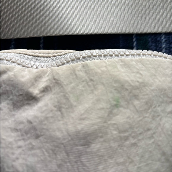 Lululemon Cream Everywhere Belt Bag - Picture 6 of 7